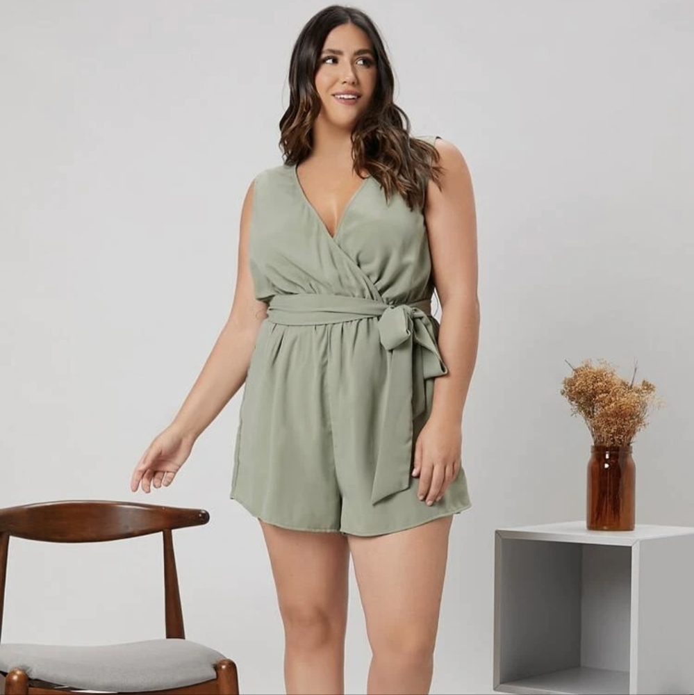 NWT SHEIN V-NECK BELTED ROMPER